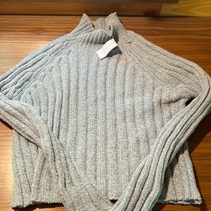 AE women’s small sweater